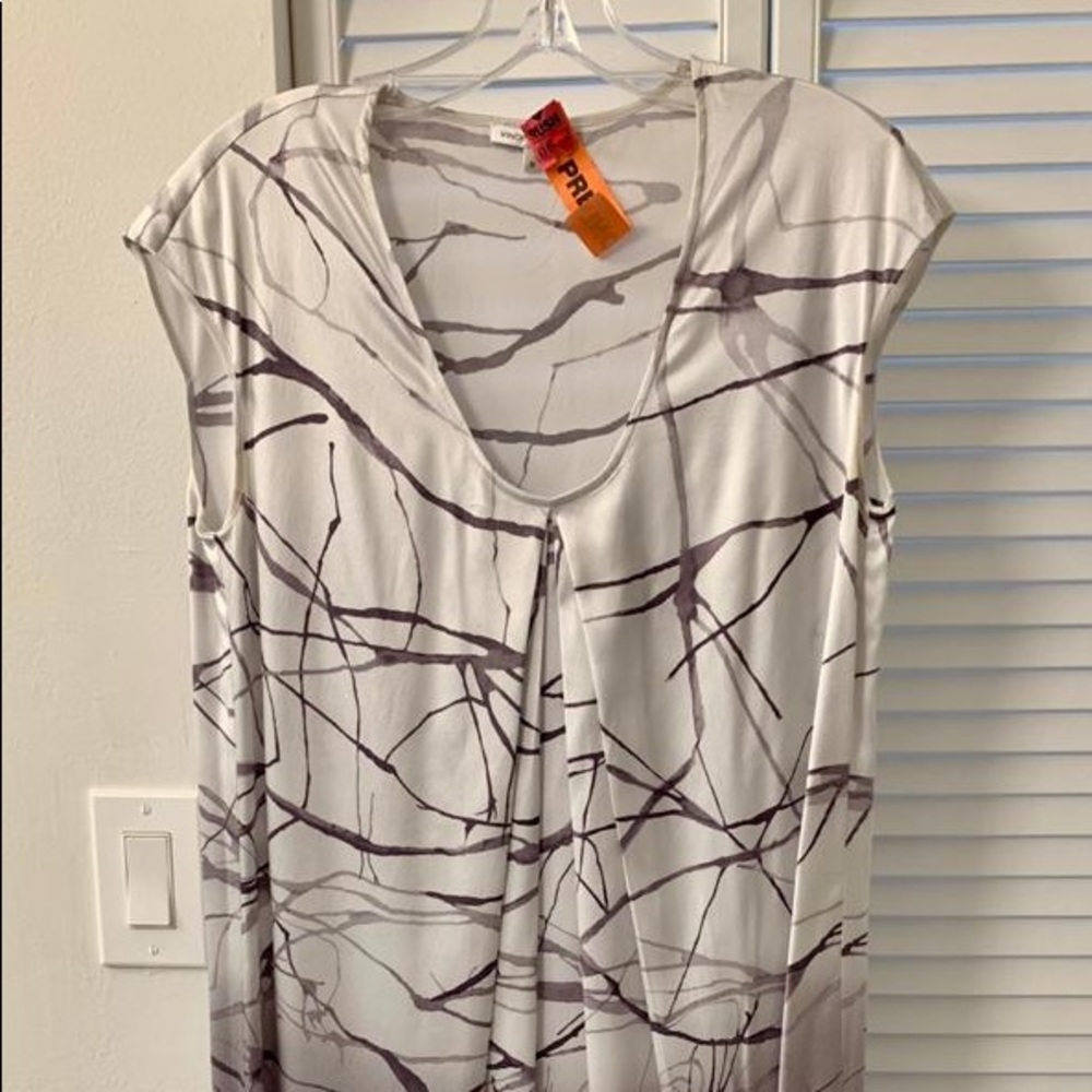 Vince shift dress. Sz M. White and gray
